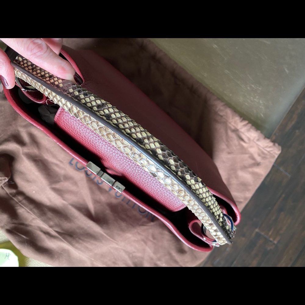 ❗️SOLD❗️💯% Auth LV Capucines MM python handle - Picture 5 of 16